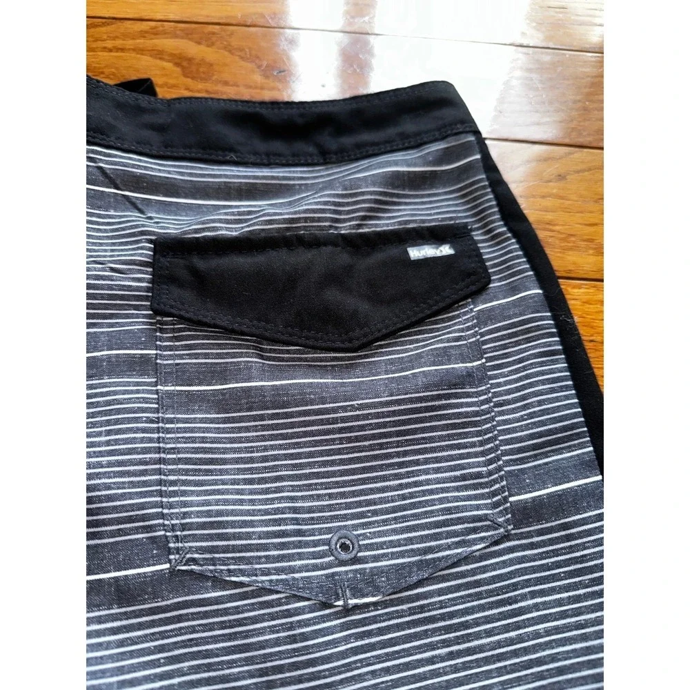 NWOT Hurley Boys' Shoreline Board Shorts Color: black & grey  Retail 38$ Size 16
